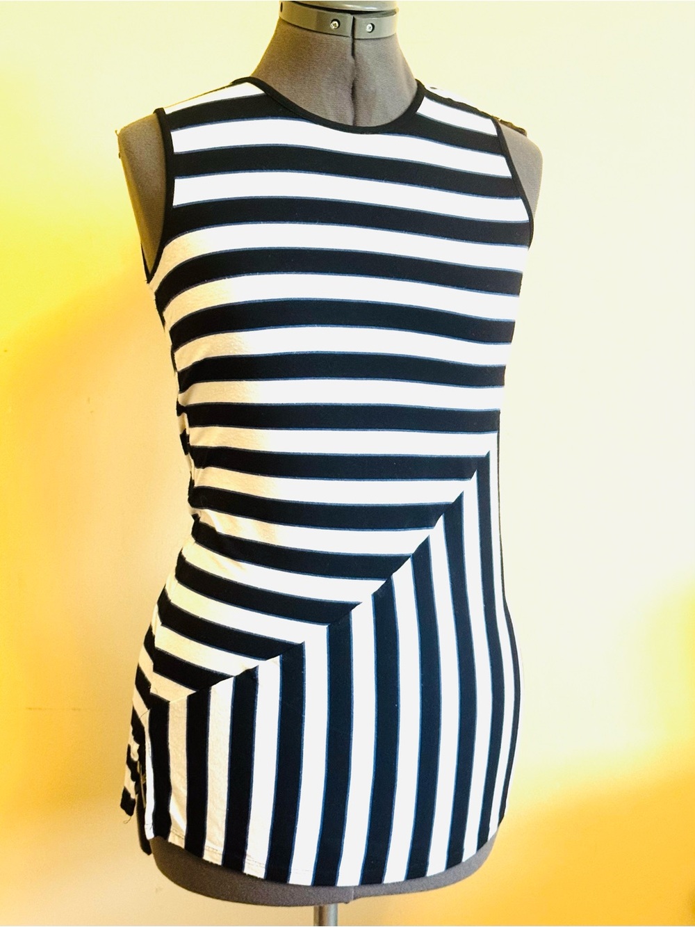 ♥️Vince Camuto Black and White Striped Sleeveless Top/ Mini Dress